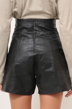 shorts cintura alta couro preto vintage na internet