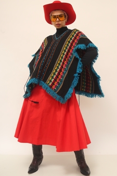 Poncho color vintage preto - Capichó Brechó