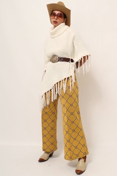 Poncho de tricot gola alta grossinho assimetrico - loja online