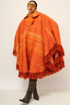 Poncho laranja franjas vintage