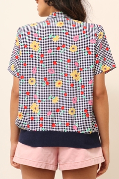Imagem do Camisa flores vintage color xadrez