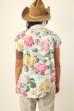 Blusa recorte assimetrico vintage flores - loja online