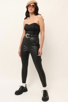 Calça PU preta justa cintura alta vintage - loja online