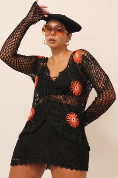 Blusa manga longa crochet flores bordada