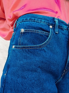 Calça jeans vintage corte reto cintura alta