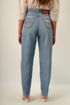 Calça jeans cintura mega alta vintage na internet