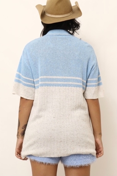 Polo tricot vintage azul com bege floquinhos 70`s na internet