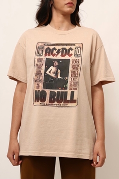 camiseta bege ACDC vintage gola grossa - loja online