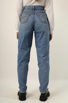 Calça jeans cintura mega alta vintage na internet