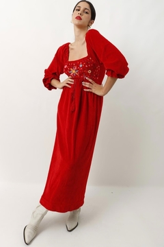 vestido veludo vermelho bordado decote - Capichó Brechó