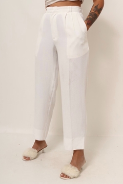 calça estilo linho cintura alta branca na internet