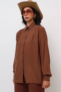 camisa marrom ampla manga longa