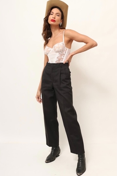calça cintura alta vintage alfaiataria preto - comprar online