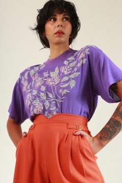 camiseta Roxa flores estampada vintage - Capichó Brechó
