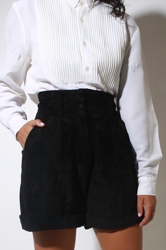 Shorts couro cintura mega alta vintage na internet