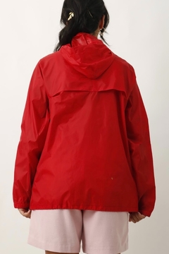 jaqueta vermelha corta vento estampa - comprar online