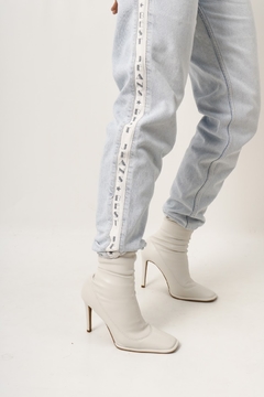 alça jeans cintura mega alta escrita lateral - comprar online