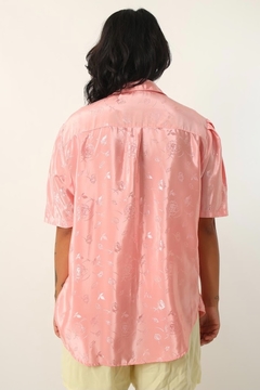 Camisa rosa acetinada ampla vintage - loja online
