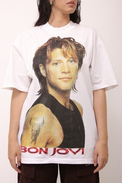 Camiseta Bon Jovi vintage estampa frente costas - Capichó Brechó