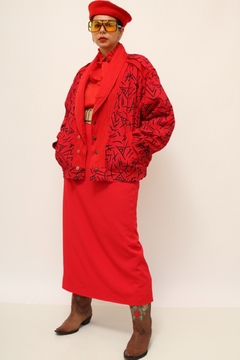 Jaqueta vermelha acolchoada estampada na internet