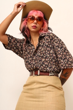 Camisa manga curta preta floral