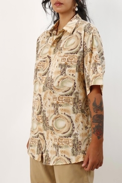 camisa estampada bege vintage levinha