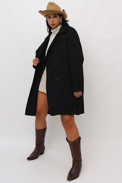 casaco estilo trenc coat preto aveludado - Capichó Brechó