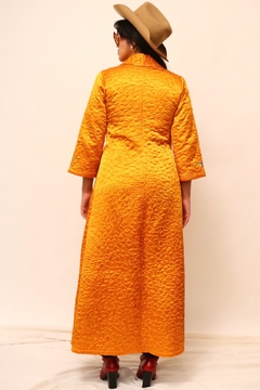 Robe dourado bordado matelasse vintage - Capichó Brechó