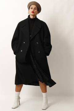 Imagem do casaco preto forrado longo
