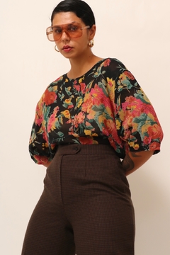 Blusa preta floral vintage