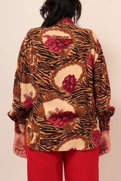 Camisa tigre flores vintage ombreira na internet