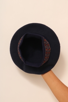boina azul em lã pala étnica - comprar online