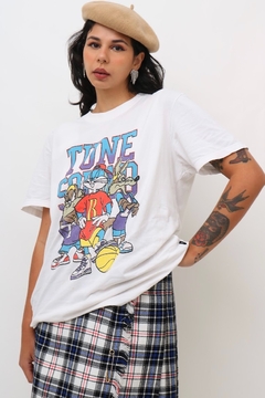 camiseta looney tuneis frente e costas