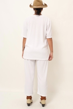 conjunto blusa + calca branco listras textura - Capichó Brechó