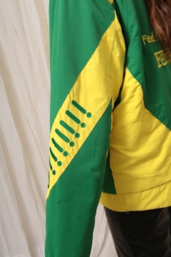 Jaqueta esportiva verde e amarela FERRARI - Capichó Brechó