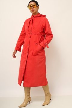 Trench Coat vermelho recortes classico - Capichó Brechó