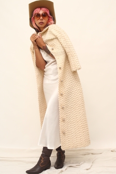 Casacão longo de crochet 60´s perfeito - comprar online