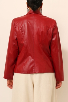 jaqueta vermelha couro fake forrada