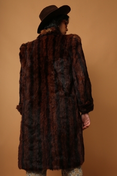 Imagem do casaco pelo todo forrado marrom