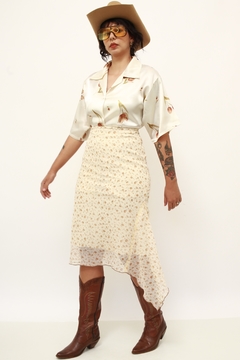 Camisa acetinada vintage flores marrom - loja online