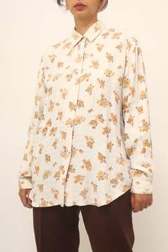 Imagem do Camisa floral bege flores pêssego manga longa