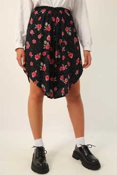 Imagem do Shorts floral preto corte irregular