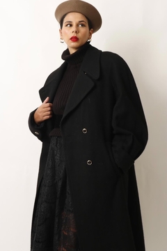 Imagem do casaco preto forrado longo