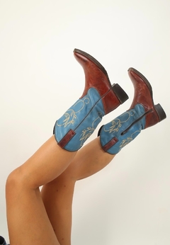 Bota cowboy couro azul com marrom