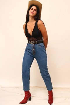 Calça jeans cintura alta botões vintage