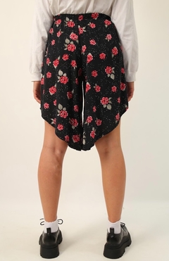 Shorts floral preto corte irregular - loja online