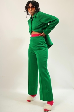 Conjunto verde blazer + calça flare 70’s na internet