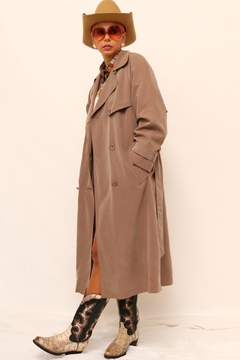 Trench coat marrom aveludado forrado vintage na internet