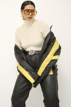 Jaqueta couro esportiva preta e amarela na internet