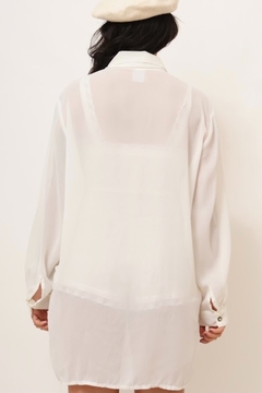 Camisa off white detalhe recorte póa - comprar online